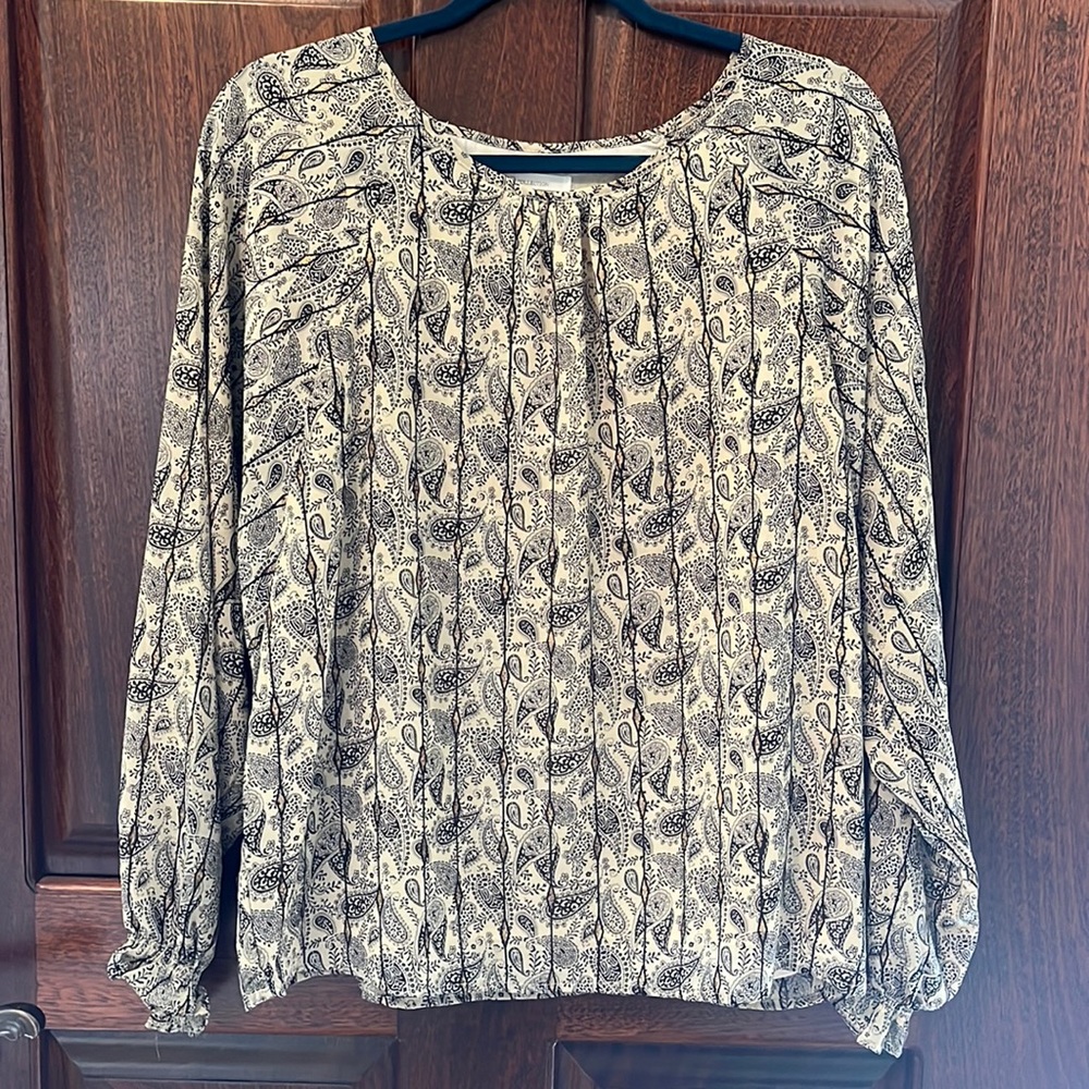 02 Collection 100% polyester blouse. Size M.